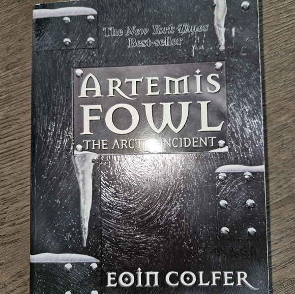 Bundle 5/$20. 5 Artemis Fowl books - Picture 6 of 11